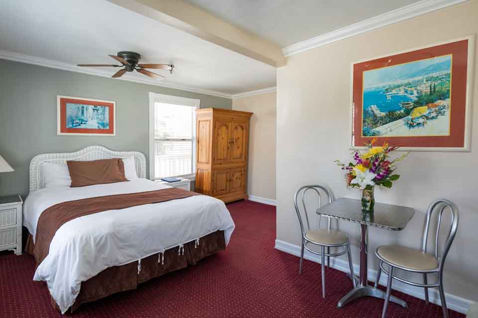Catalina Island Hotel Glenmore Plaza Queen Premium Room