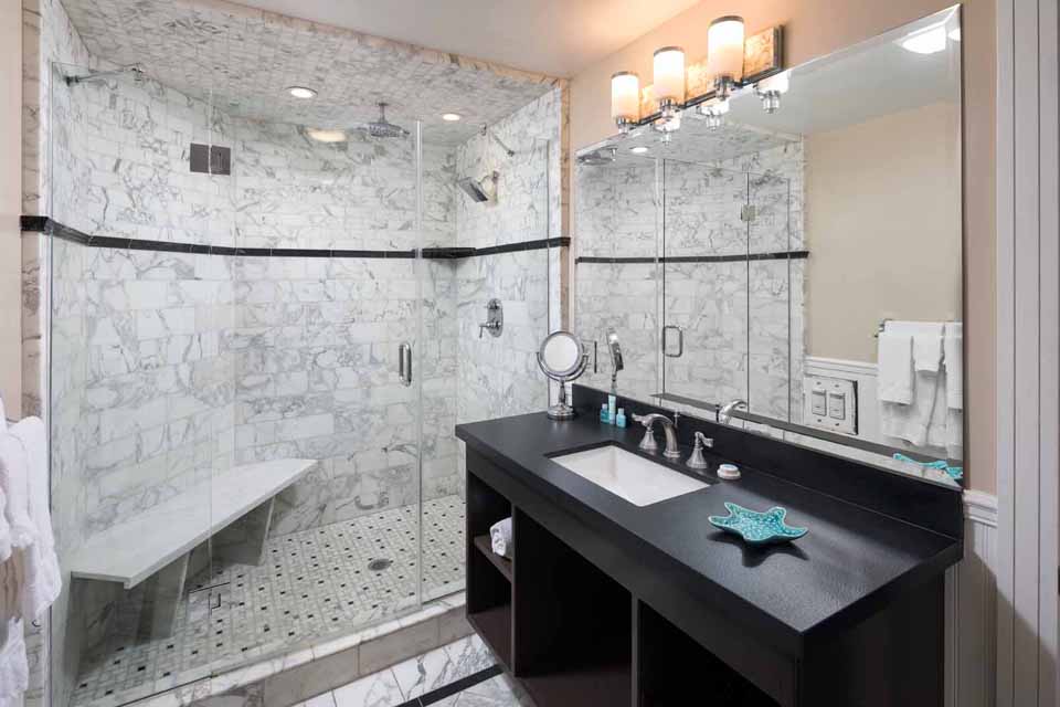Premium King Suite Bathroom